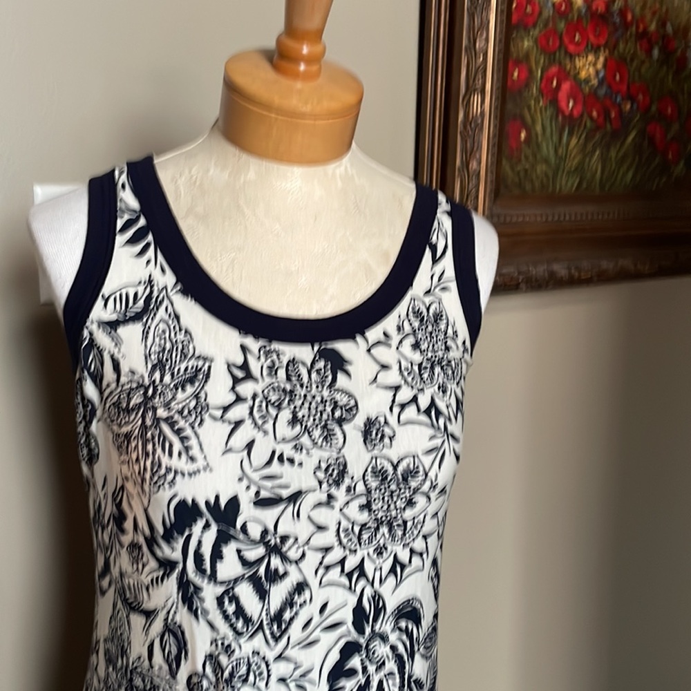 New with tags maxi dress. Size Medium - Picture 2 of 6